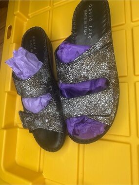 David Tate Black and Silver Crackle Double-Strap Slide Sandals sz 8